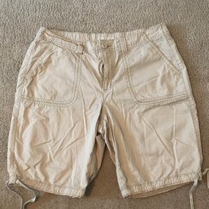 Women’s plus size khaki Bermuda shorts